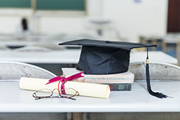 春招“黄金档”来袭：应届生看重落户政策 有企业招聘人数增五成