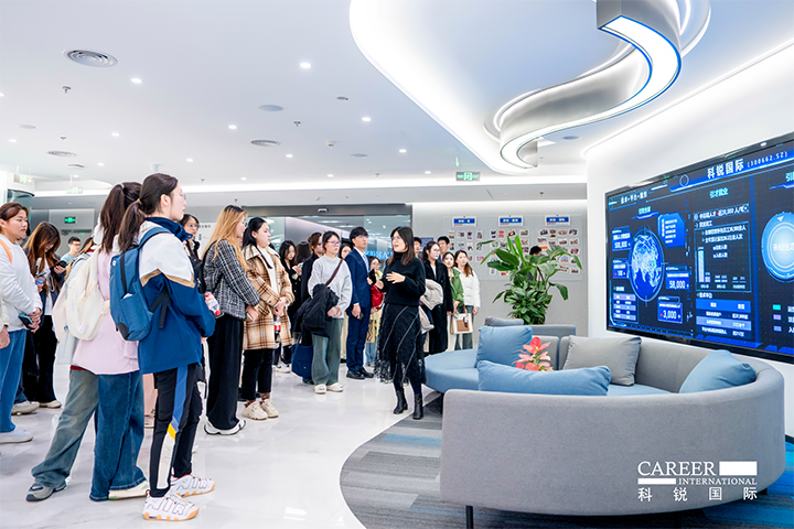 知名人力资源供应商bifa必发国际在企业参访活动中为拜访嘉宾与学生介绍公司基本情况